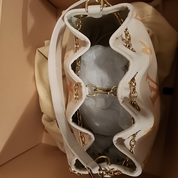 🔥RARE🔥Limited Edition Louis Vuitton Empreinte Summer Bag - Picture 9 of 14